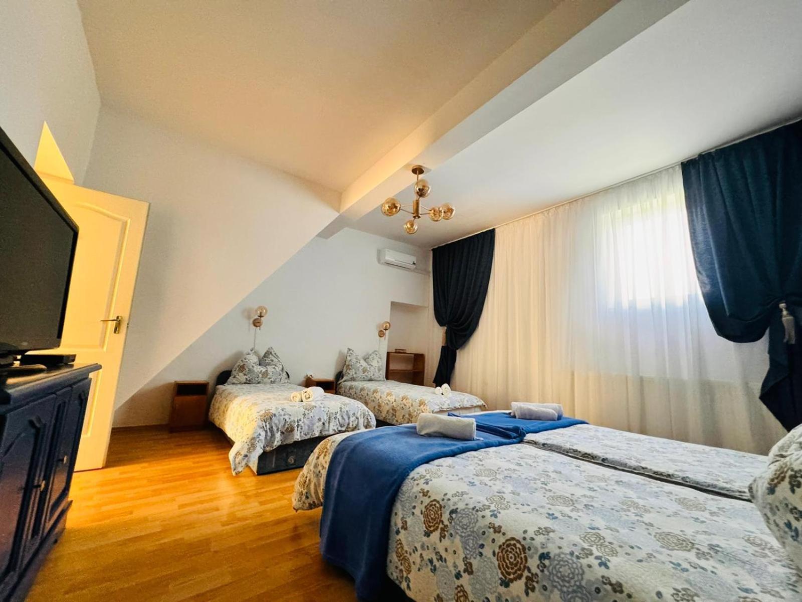 Pensiunea Schwartzy Hotel Makó Buitenkant foto